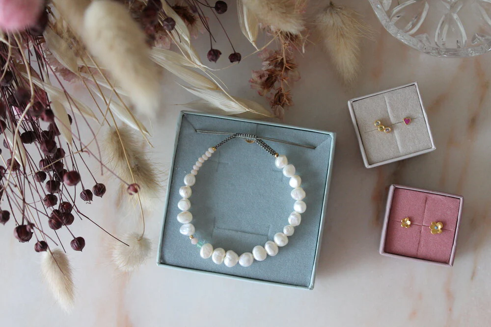 STINE A Jewelry  PlanBørnefonden perlie creme armbånd - forgyldt