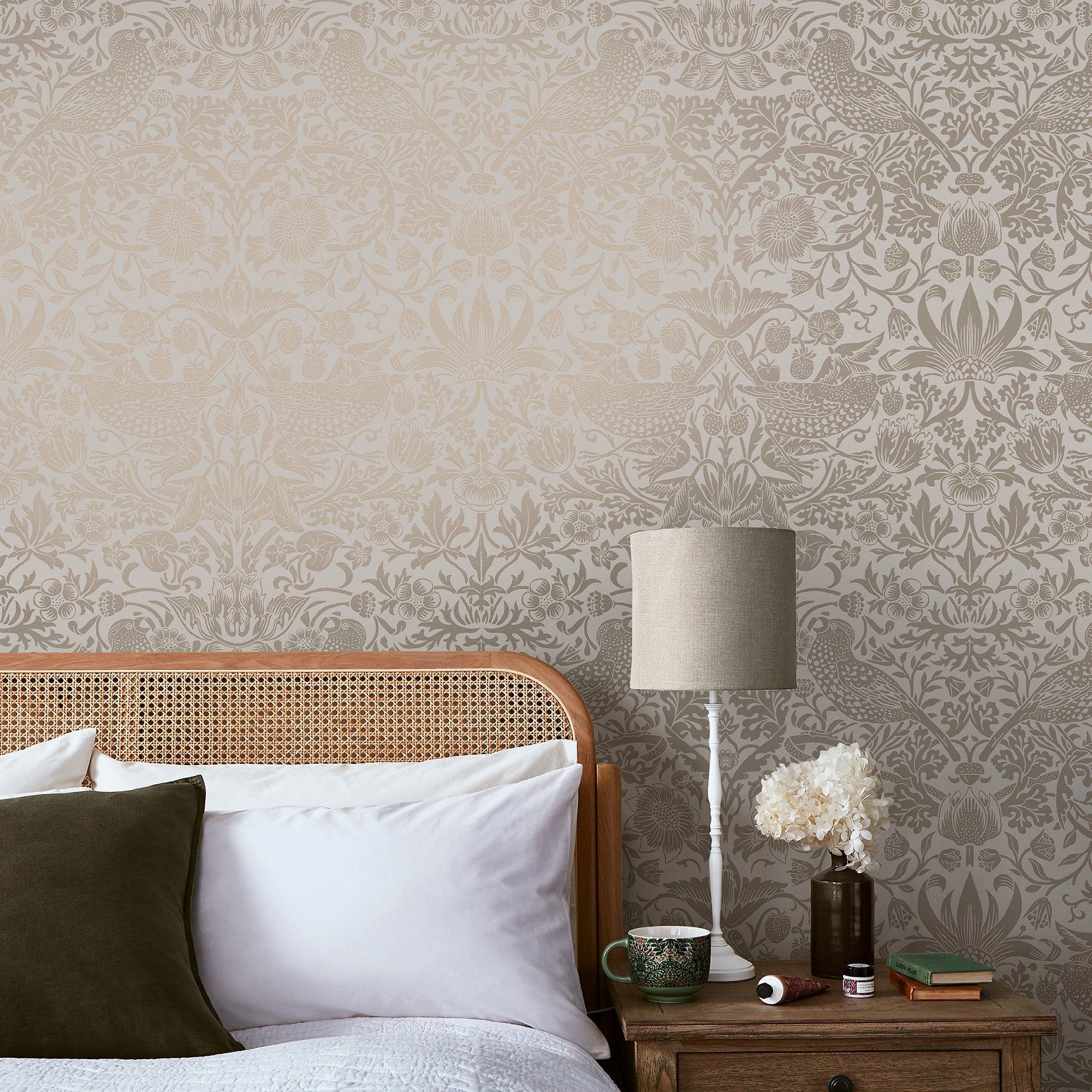 William Morris at Home Vliesbehang Strawberry Thief Fibrous Neutral -