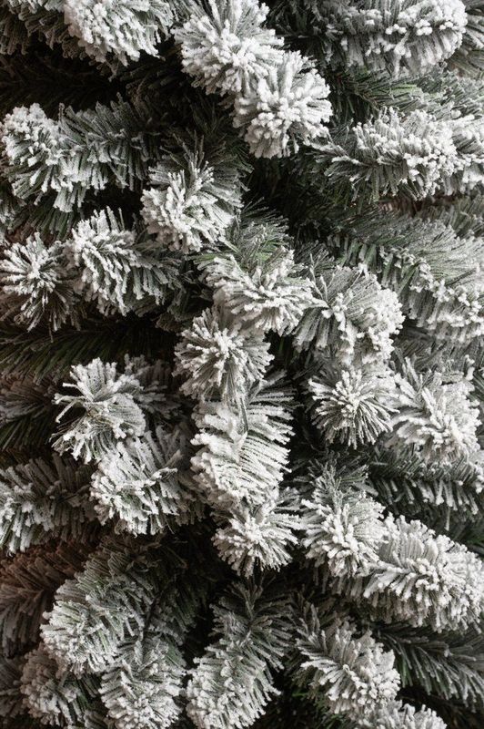 Charlton - Pilar Frosted - Kunstkerstboom - Groen - 185 cm - Ø 53 cm - 280 Tips - Metalen Voet