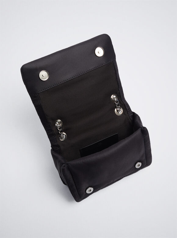 Bolsa matelassada com corrente - Preta