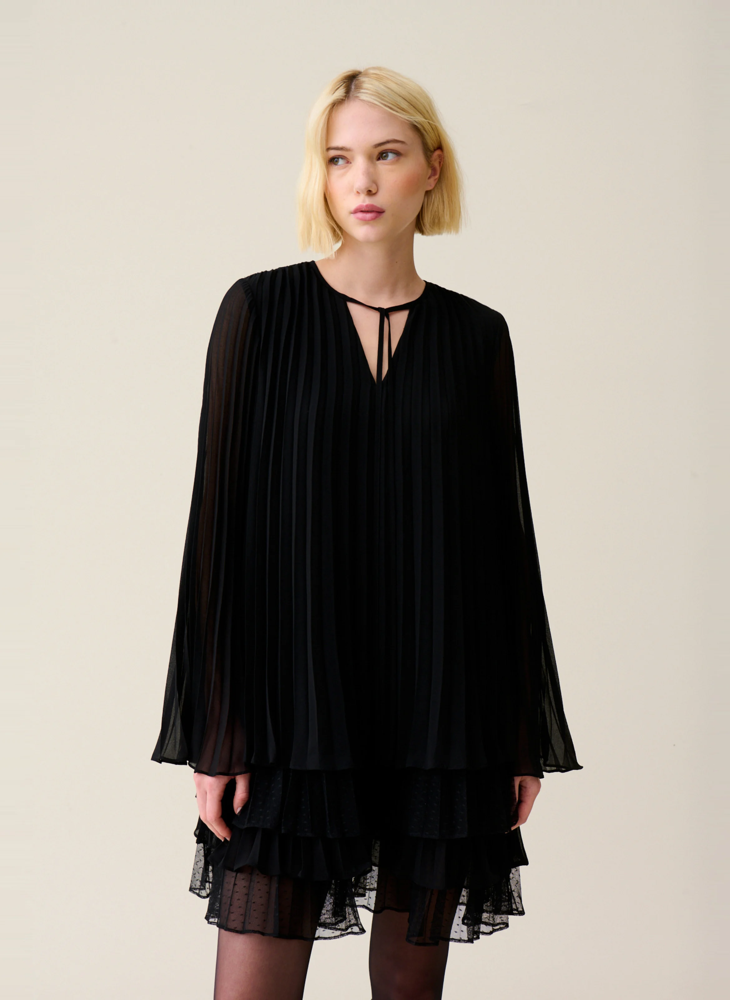 Robe courte volantée | Noir