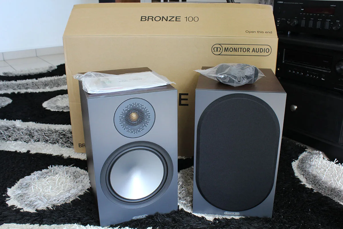 Monitor Audio Bronze 100 Noyer (la paire) Enceintes bibliothèque