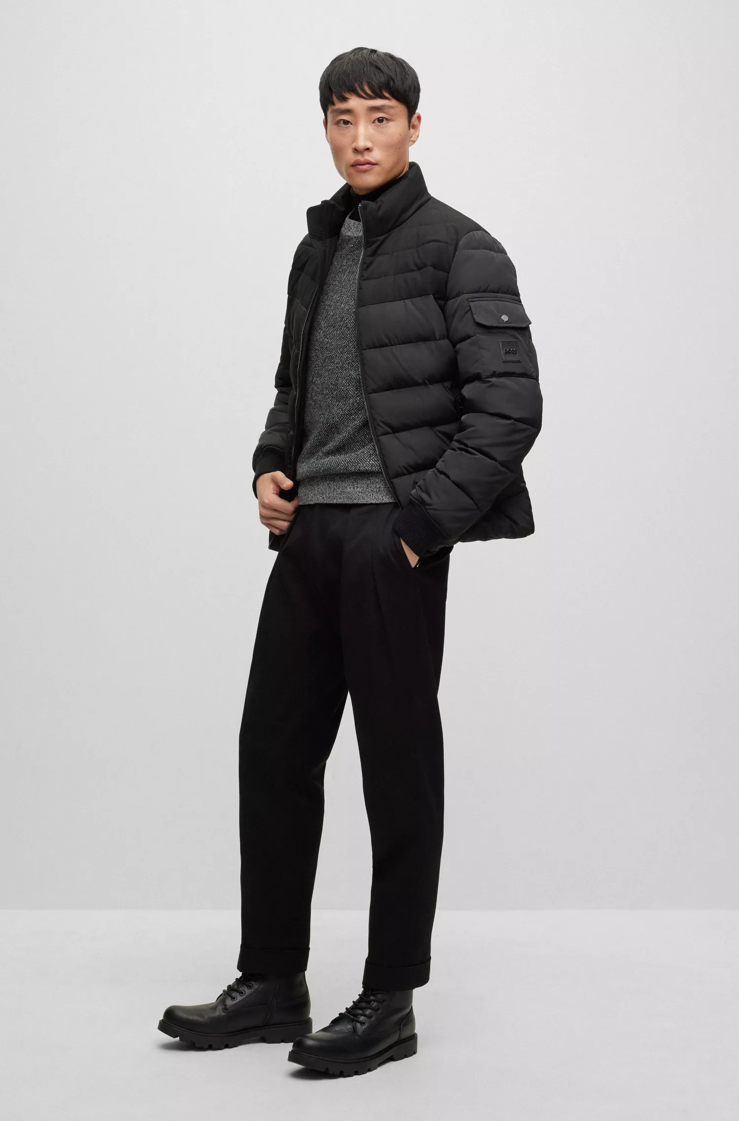 Botas BOSS Black-Half em couro granulado com fita listrada exclusiva.