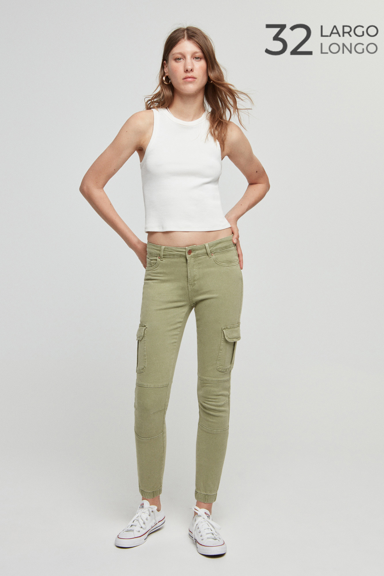 Calça jeans cargo skinny com bolsos laterais