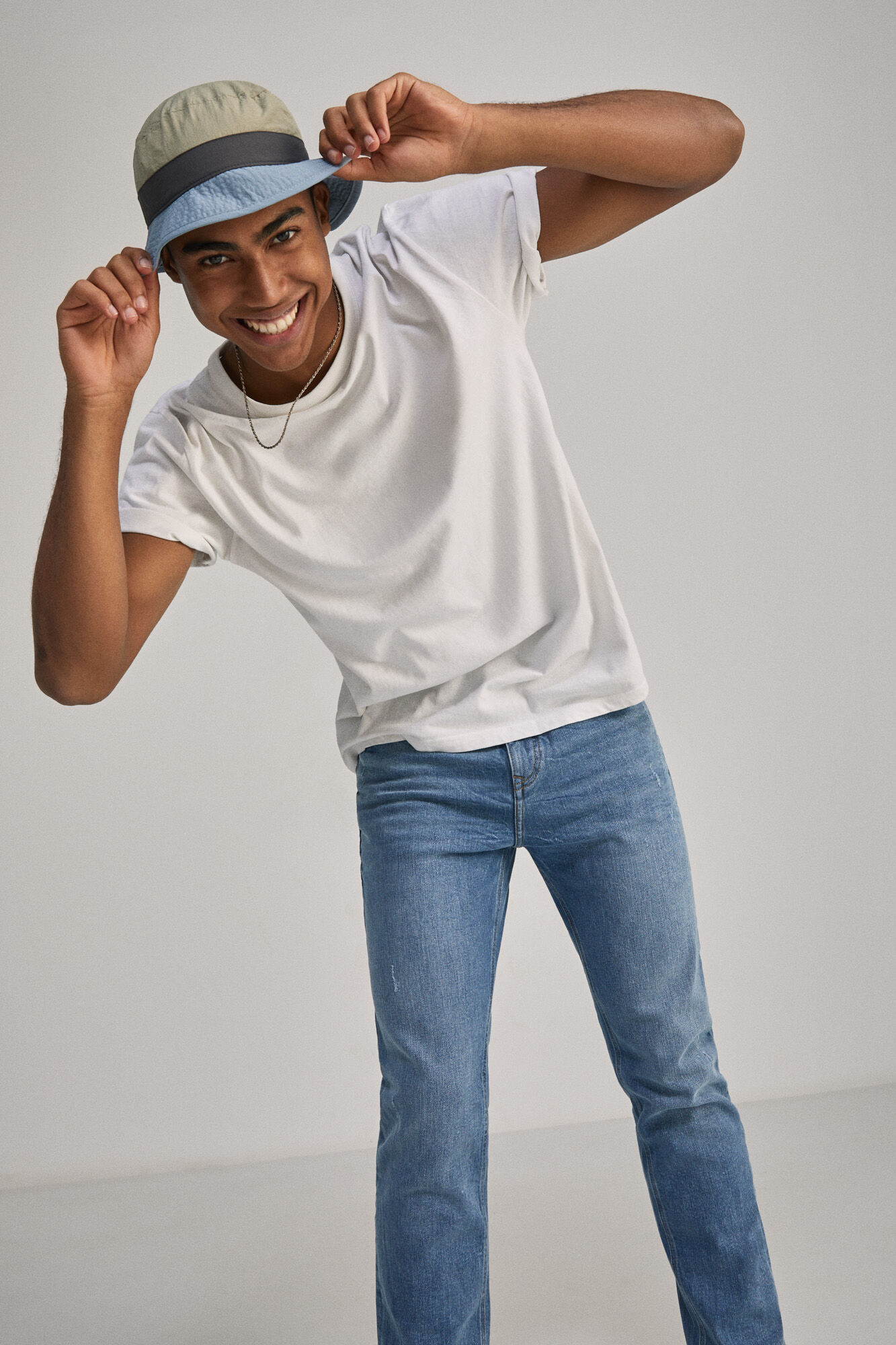 Calça jeans slim de lavagem média - azul médio