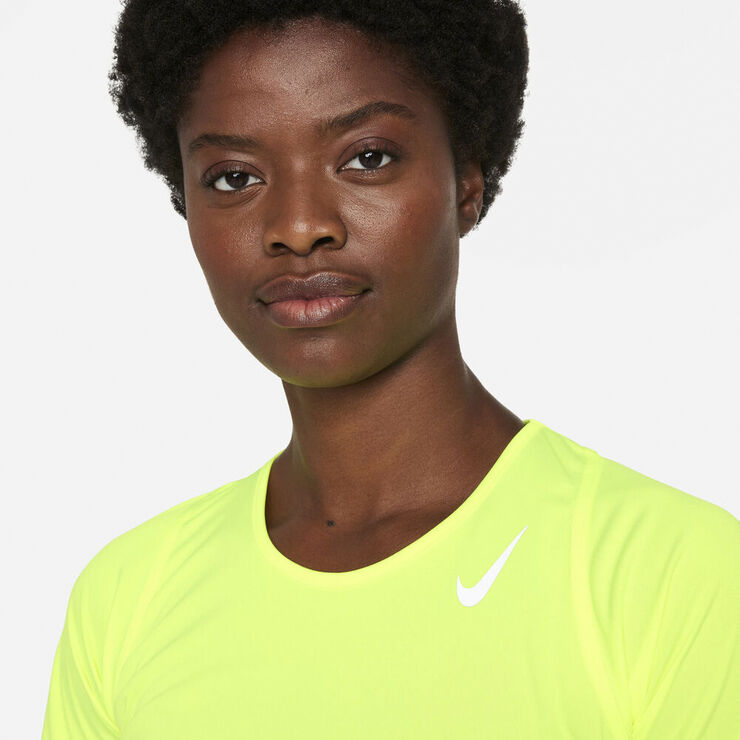 Nike Dri Fit Race Lobe T Shirt Gul