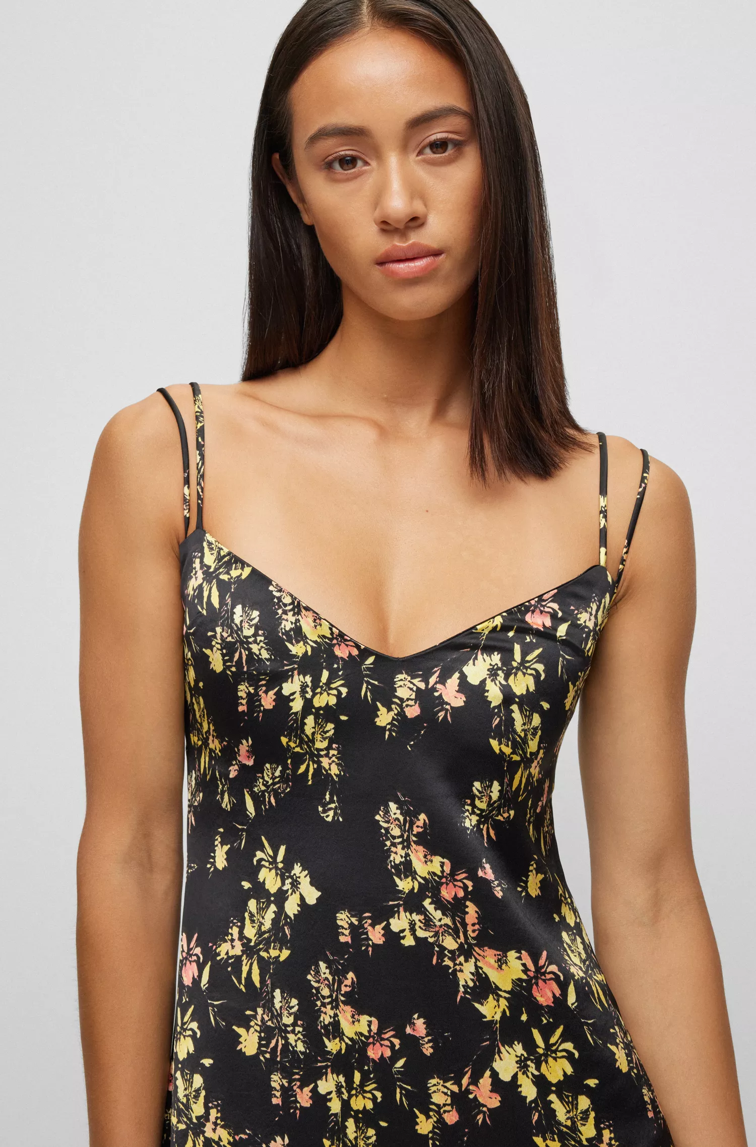 Vestido HUGO sem mangas com estampa floral vermelha e detalhes em renda.