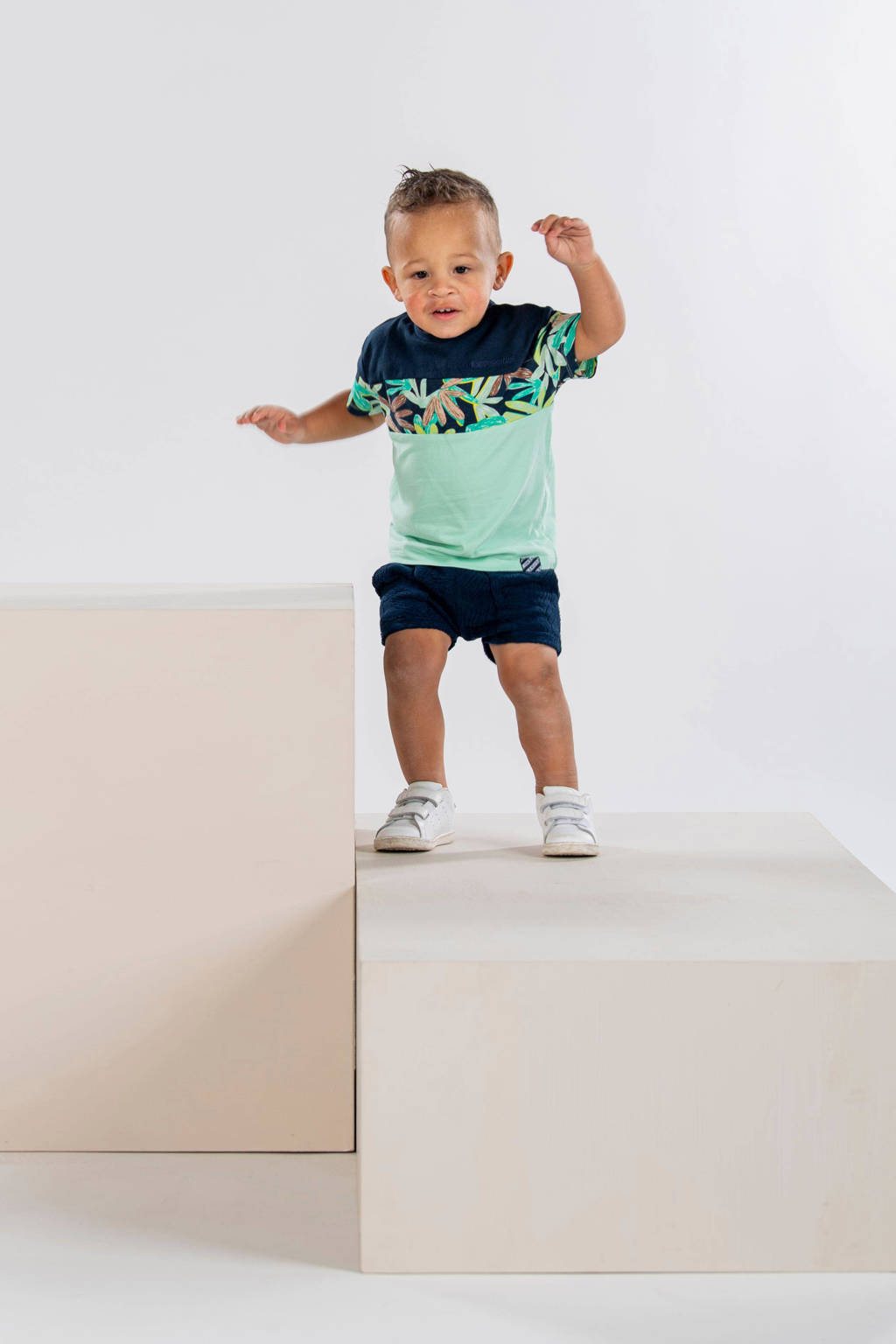 B.Nosy sweatshort met bladprint donkerblauw