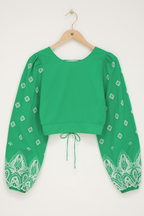 Groene top met gestrikte achterkant en embroidery
