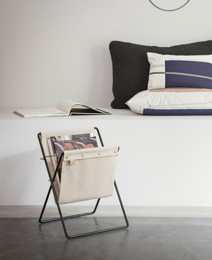 ferm LIVING Herman magasinstativ Black