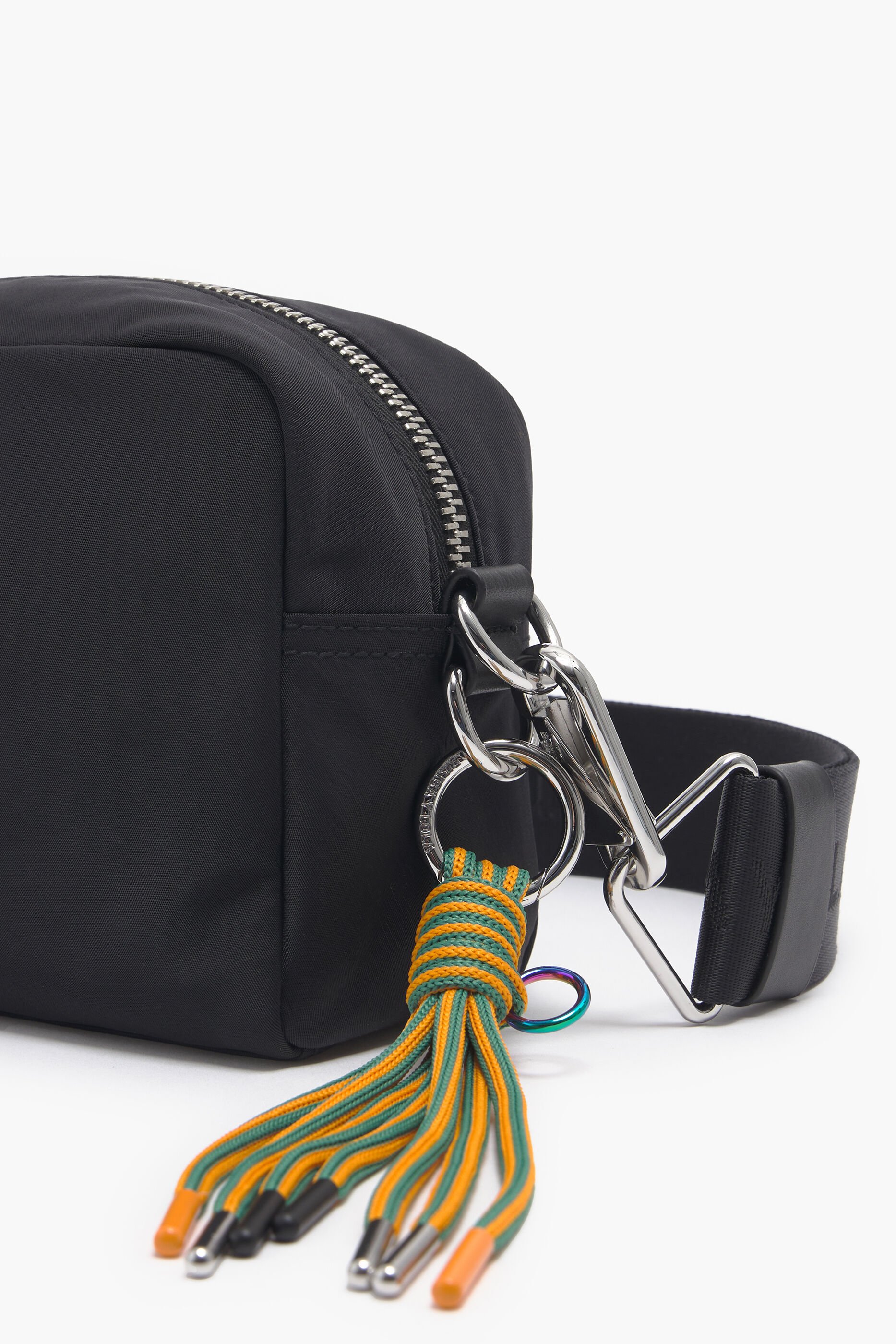 Bolsa de ombro pequena em náilon preto
