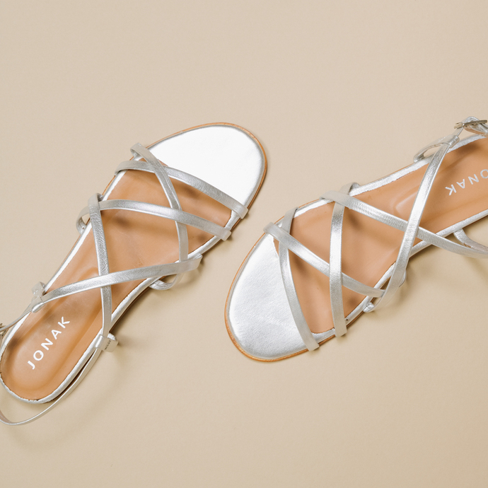 Sandales à brides croisées  en cuir métallisé argent