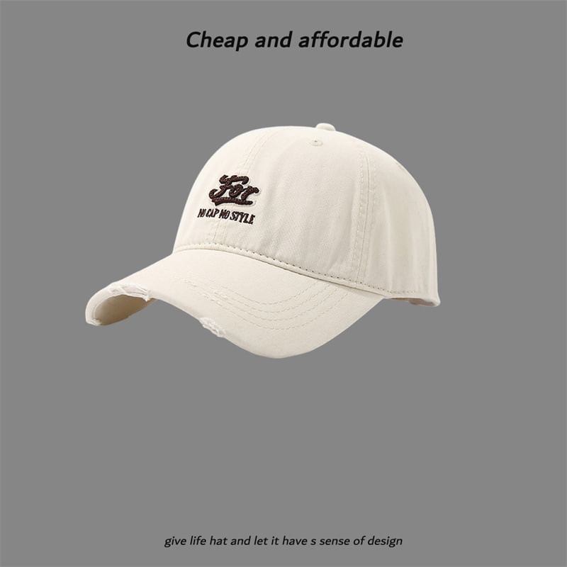 Oktokki - Letter geborduurde pet met distressed patroon