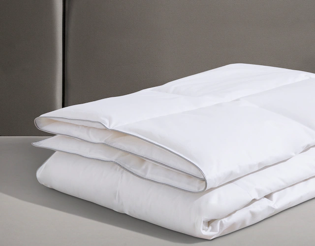 OBB Daunenbettdecke »Edition 125 Jahre, Bettdecken für Sommer und Winter, Ganzjahresdecke« leicht Füllung 90% Daunen, 10%Federn 1 Stk. tlg. Bettdecke 135x200 cm, 155x220 cm & weitere Grössen, Made in Germany