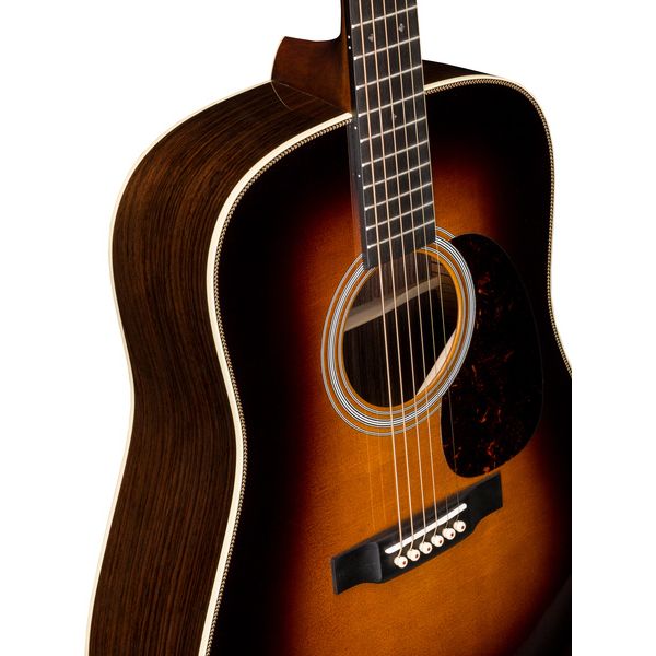 Martin Guitar HD-28 Sunburst