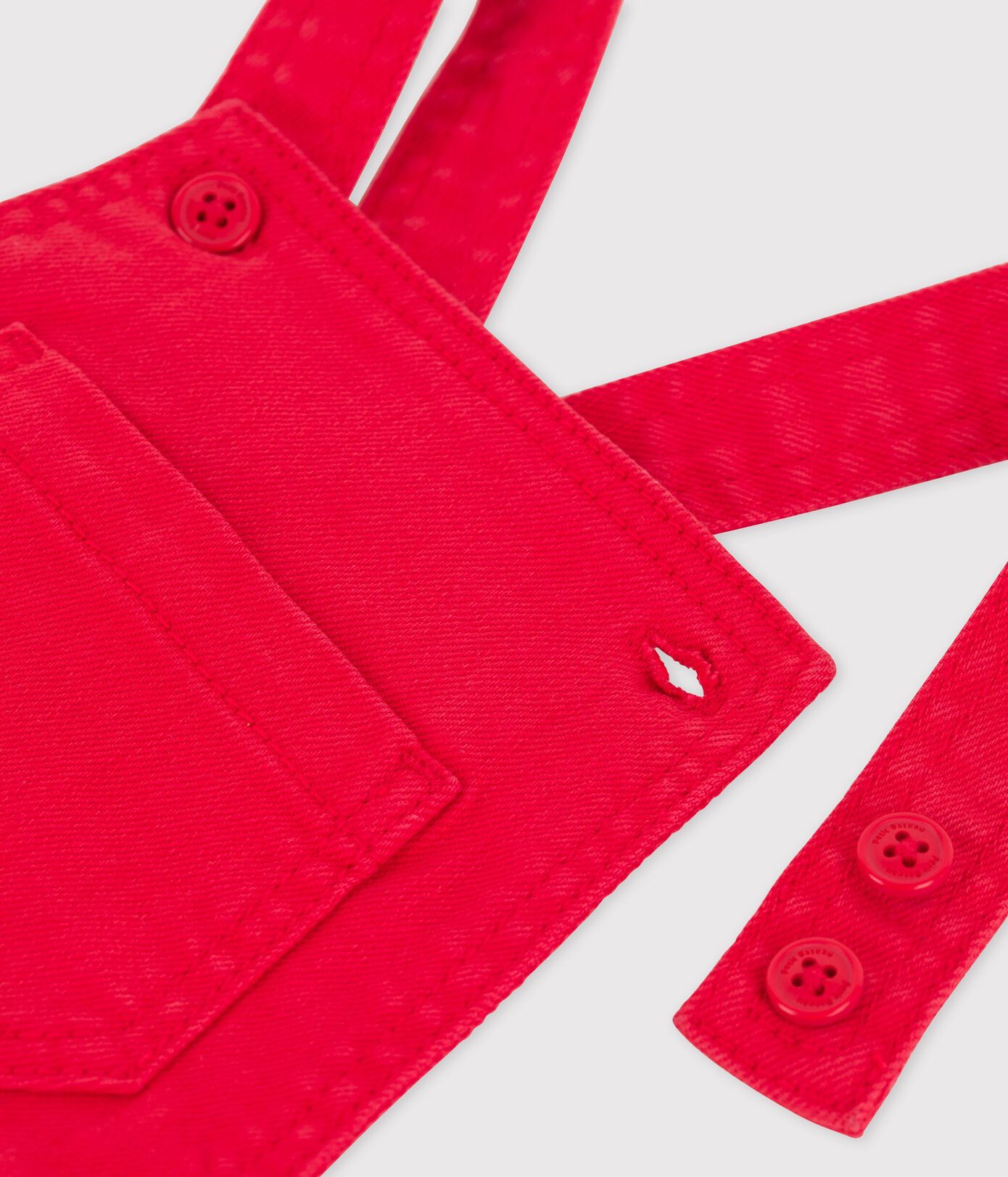 Salopette courte en denim coloré bébé
