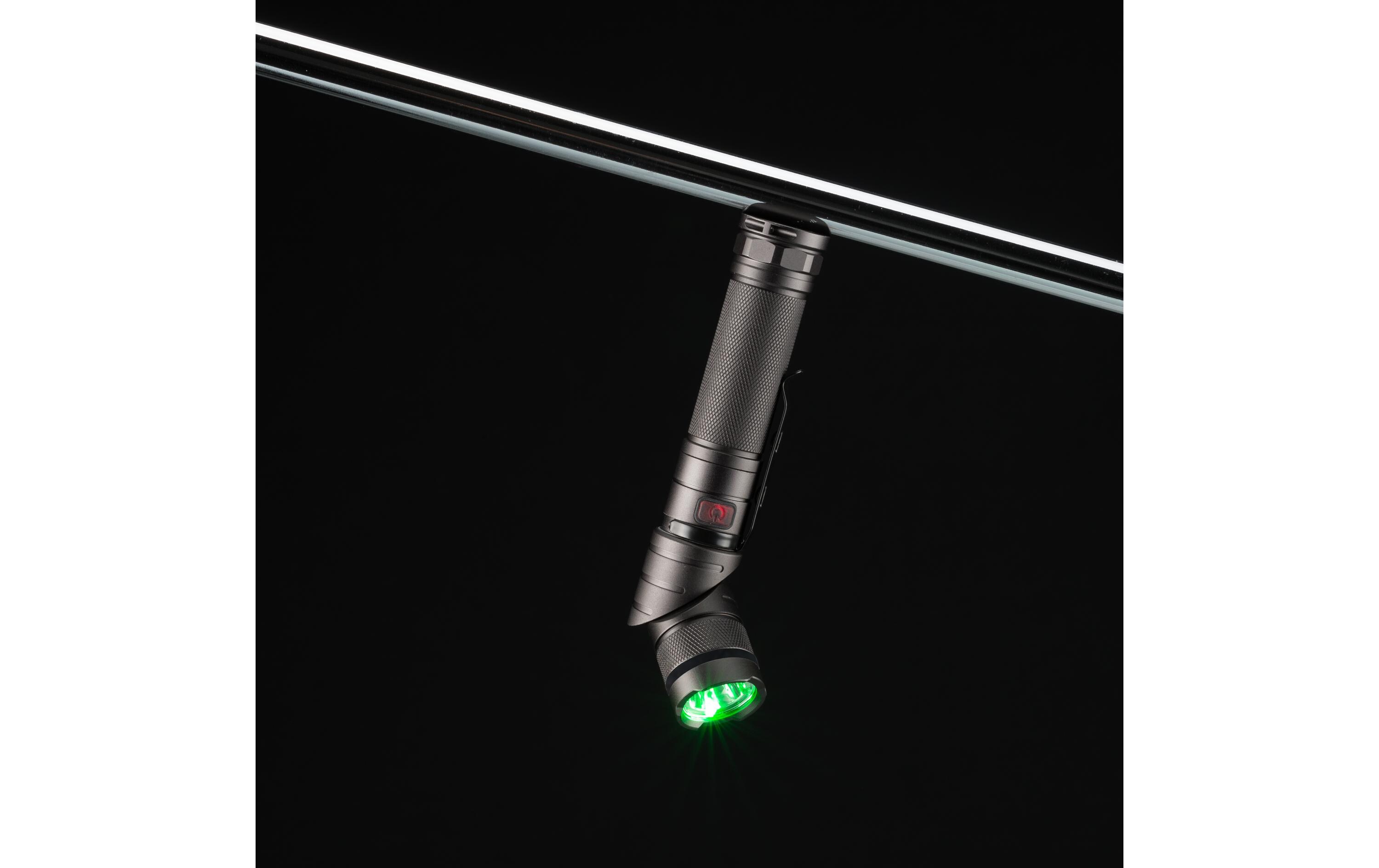 Taschenlampe Iluminos LED RG800Mit 800 Lumen und neigbarem Kopf