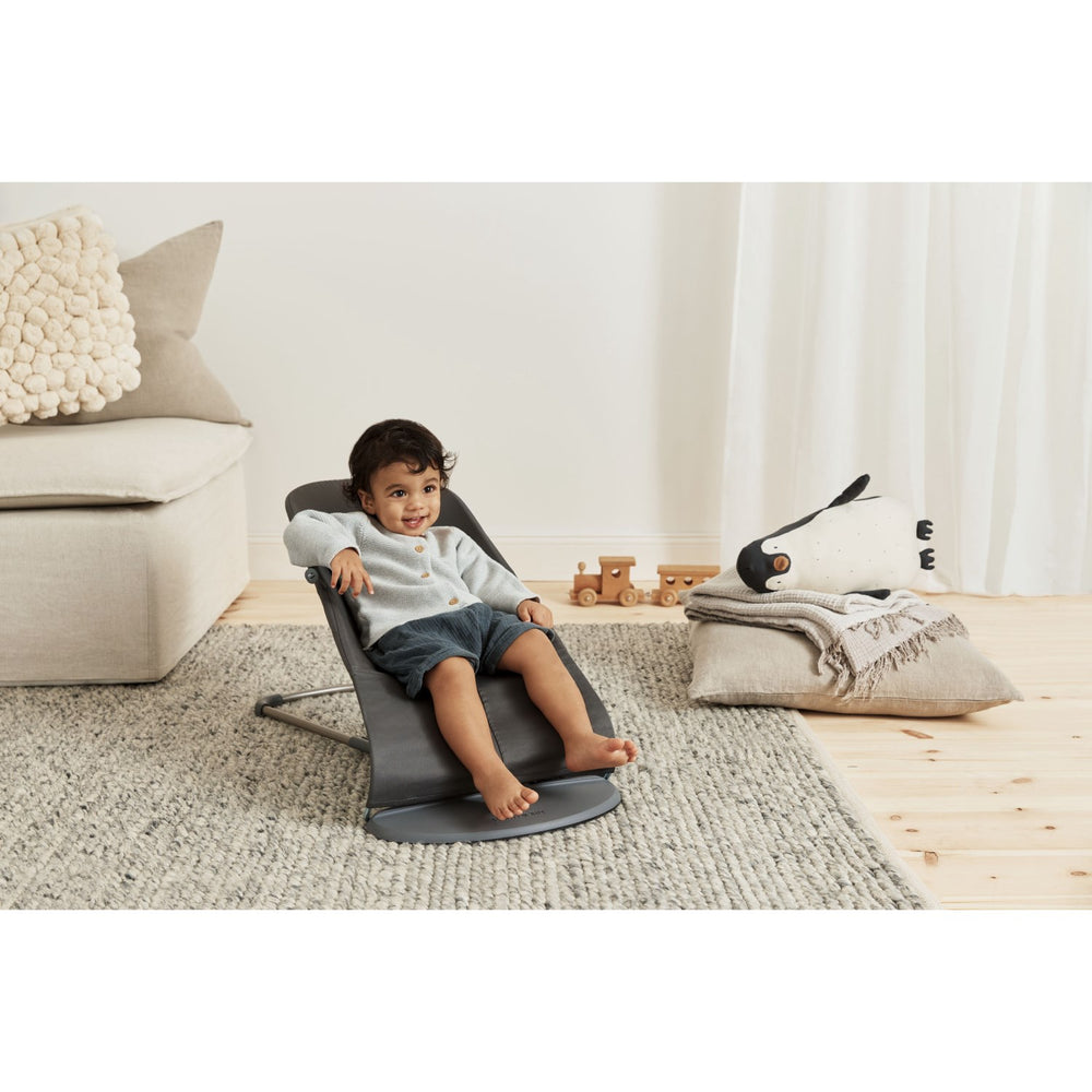 Køb BabyBjörn Anthracite Grey Skråstol Bliss - Vævet, Blomsterbladsquilt