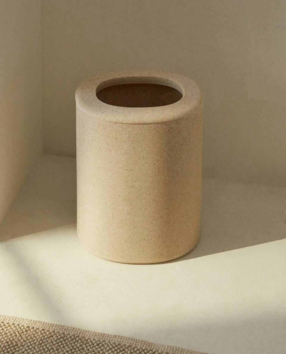 Cesto de lixo de resina listrada