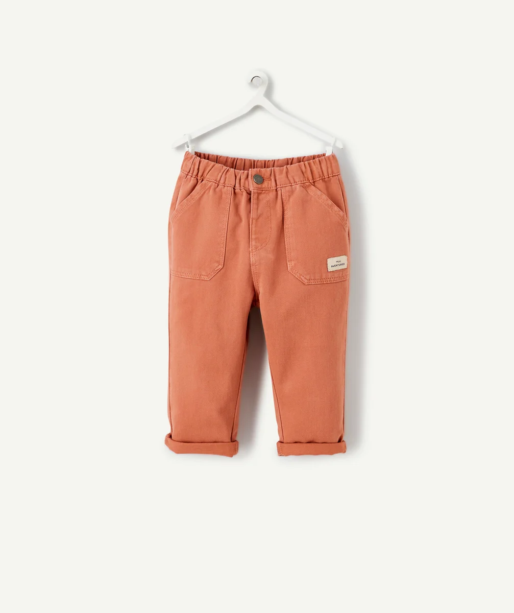 PANTALON RELAX BÉBÉ GARÇON EN FIBRES RECYCLÉES ROSE AVEC PATCH
