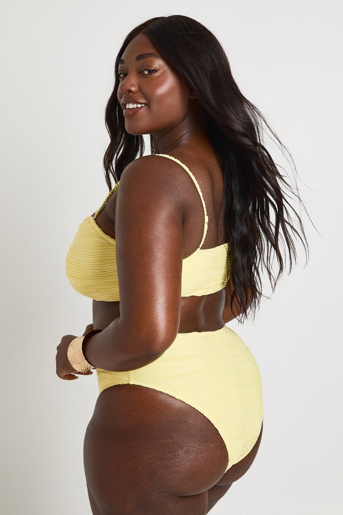 boohoo Ensemble Bikini Grande Taille Avec Haut À Finitions Dorées Texturées Et Bas Taille Haute