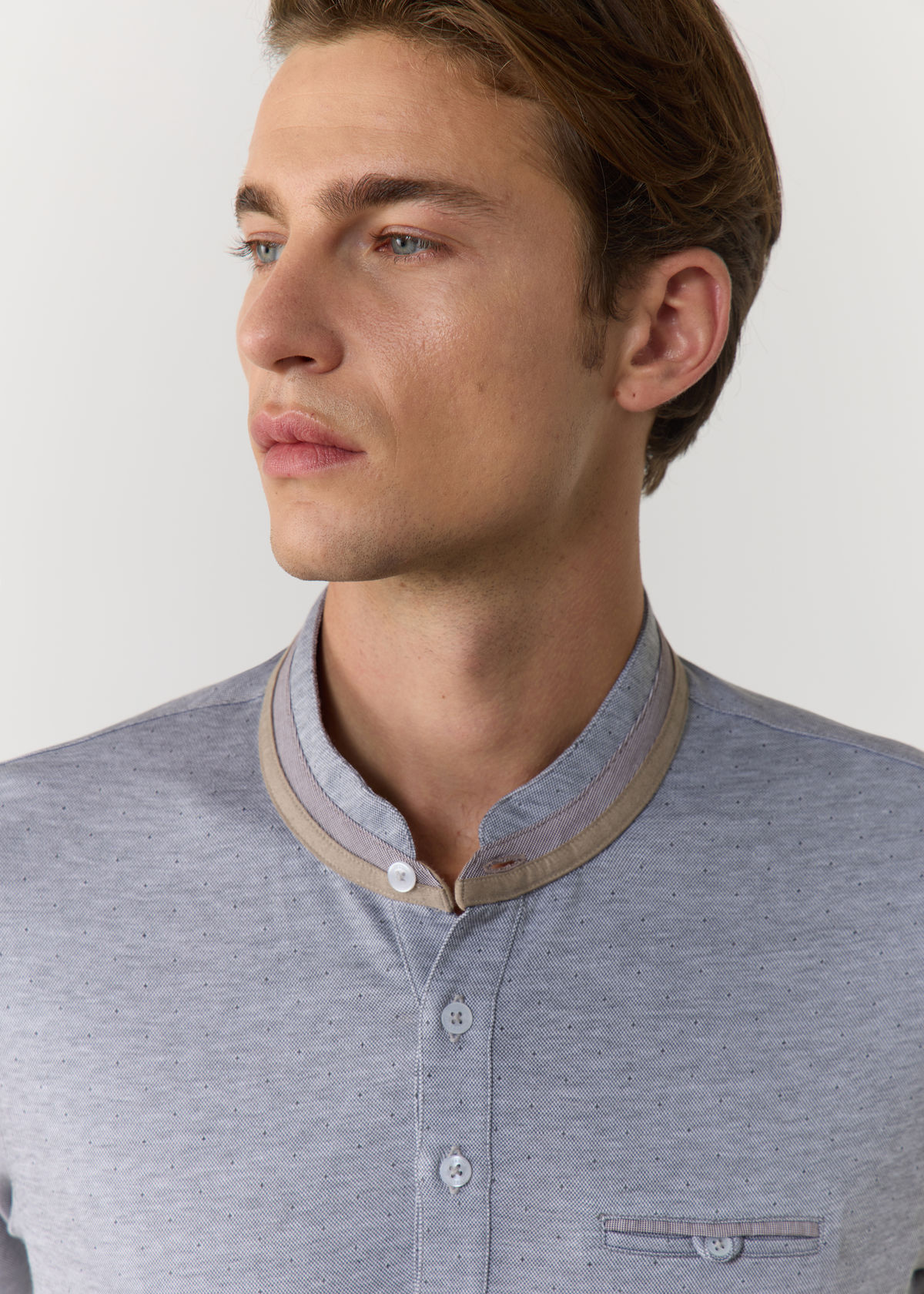 Polo manches longues Slim en coton gris perle à pois à col officier