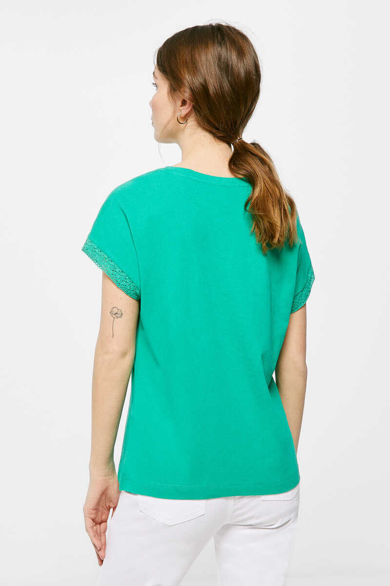 Camiseta lisa com mangas de crochê - Verde