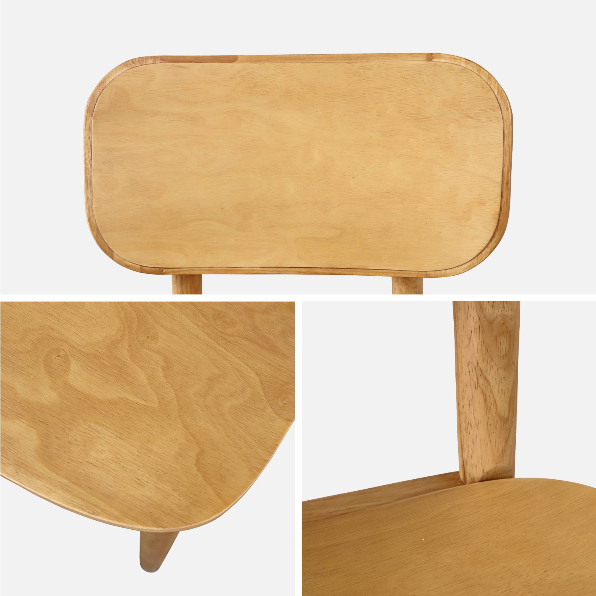 Lot de 2 chaises en bois d'hévéa. Forme courbée. Finition brossée