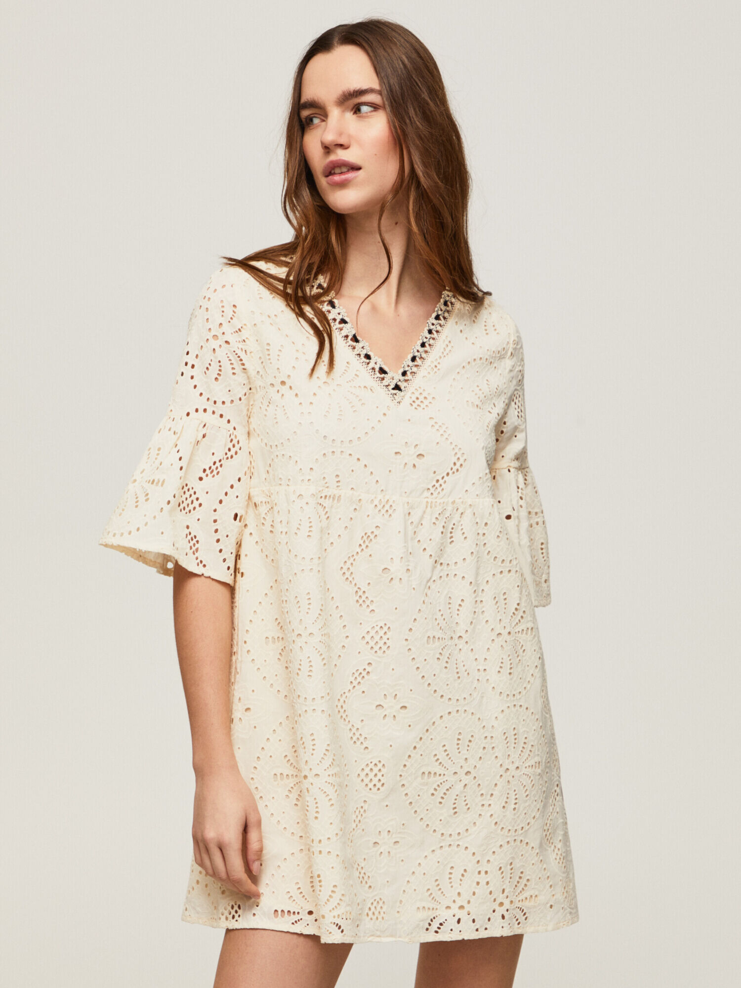 Vestido Padma com detalhes vazados - branco manteiga
