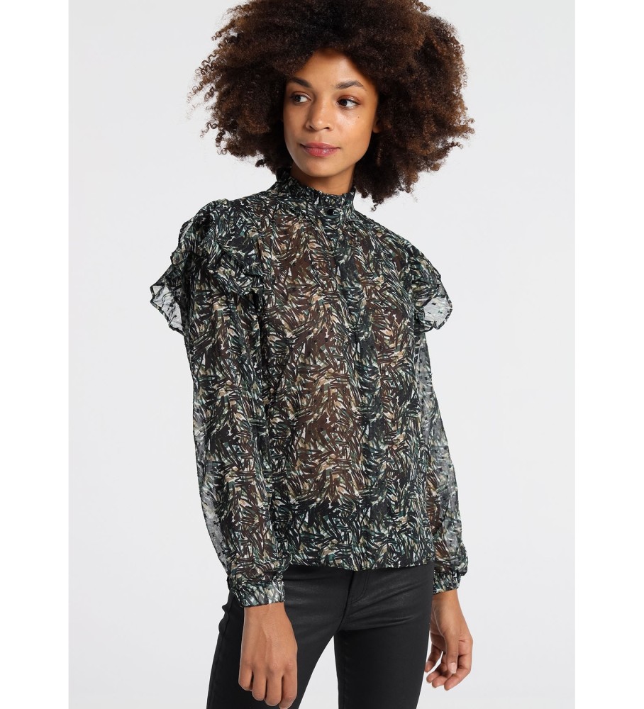 Blusa Lois com babados e ombros à mostra, estampada, da coleção Outono, nas cores preta e verde.