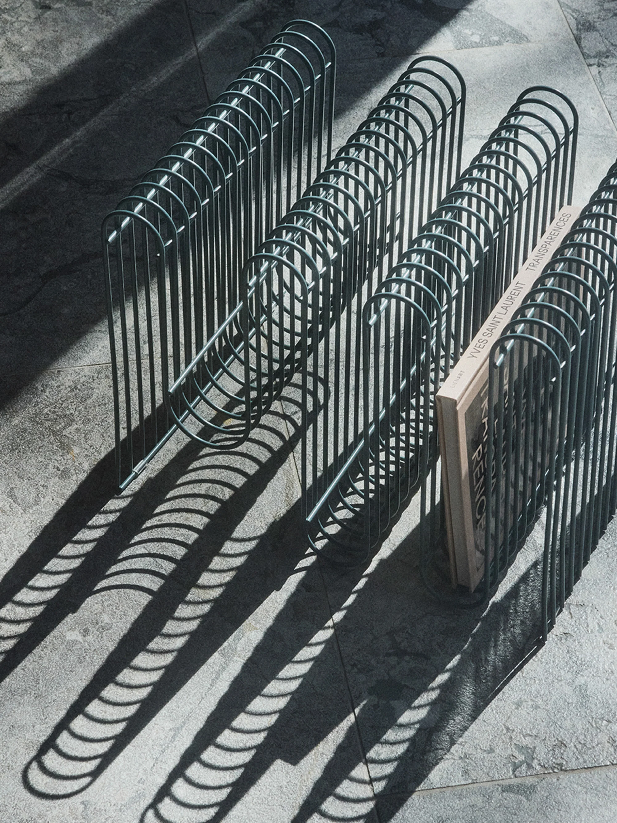 Metalen tijdschriftenhouder Curva
