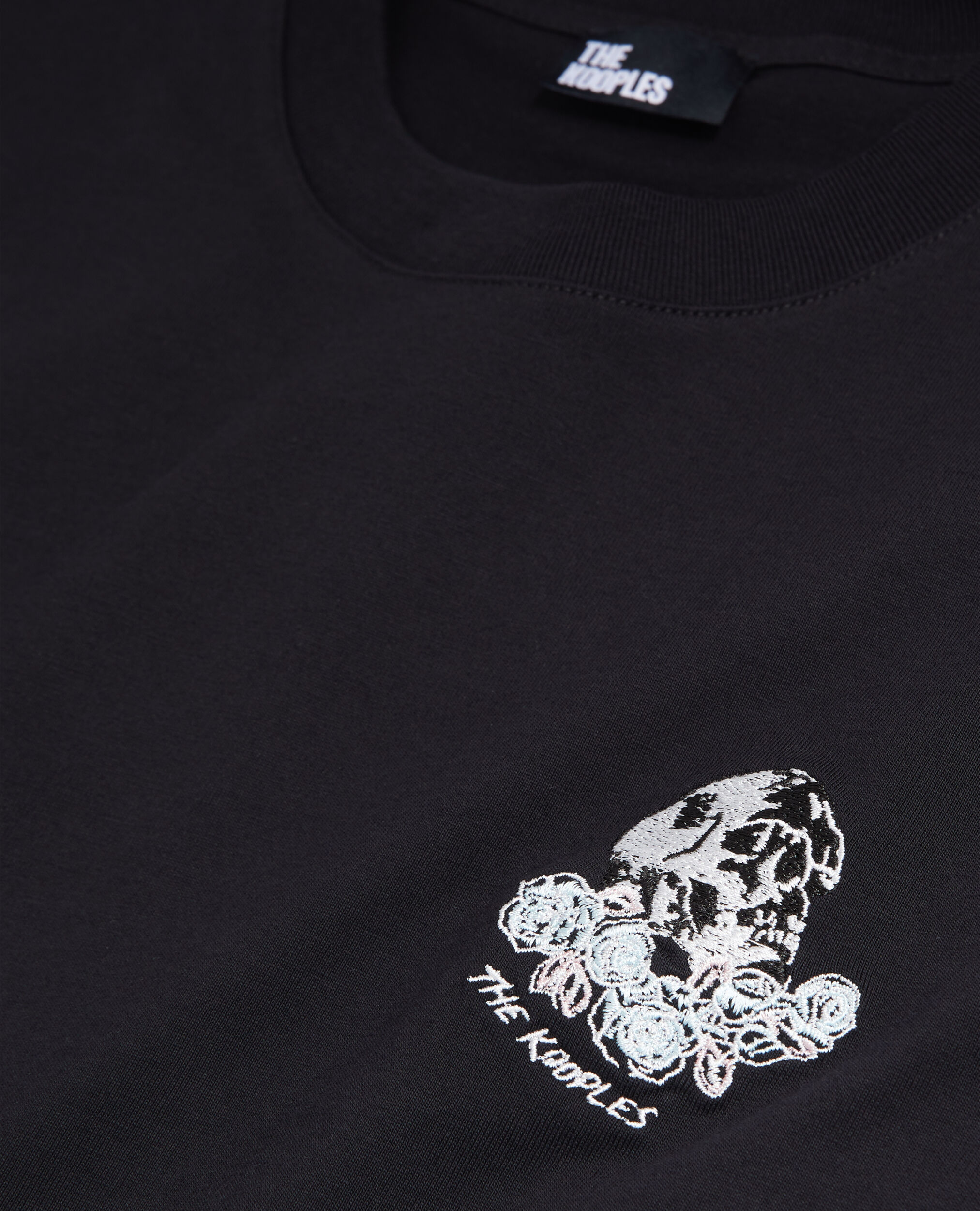 T-shirt noir avec broderie Vintage skull