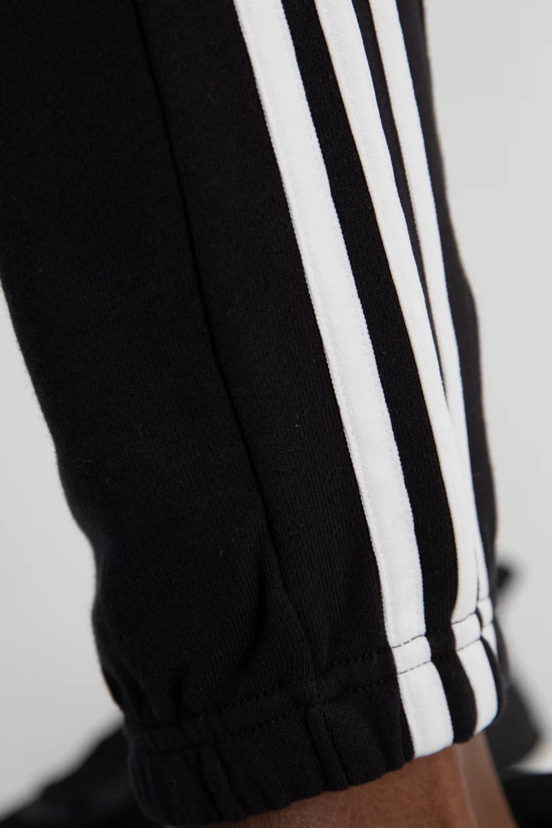 adidas Sportswear Essentials French Terry Tapered Elastic Cuff 3-S Herren Trainerhose