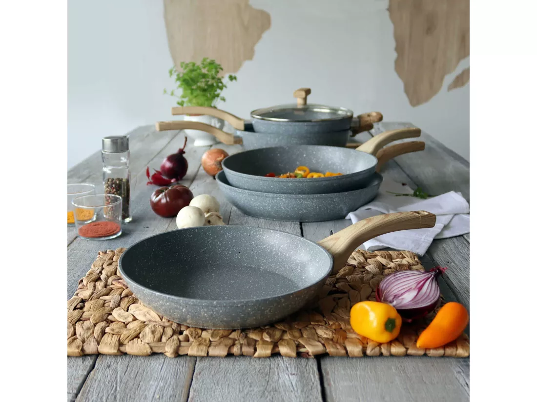 Menastyl - Poele Cannelle 28cm Avec Poignee En Bois Clair