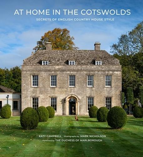 At Home in the Cotswolds: Secrets of English Country House Style (Hardback)