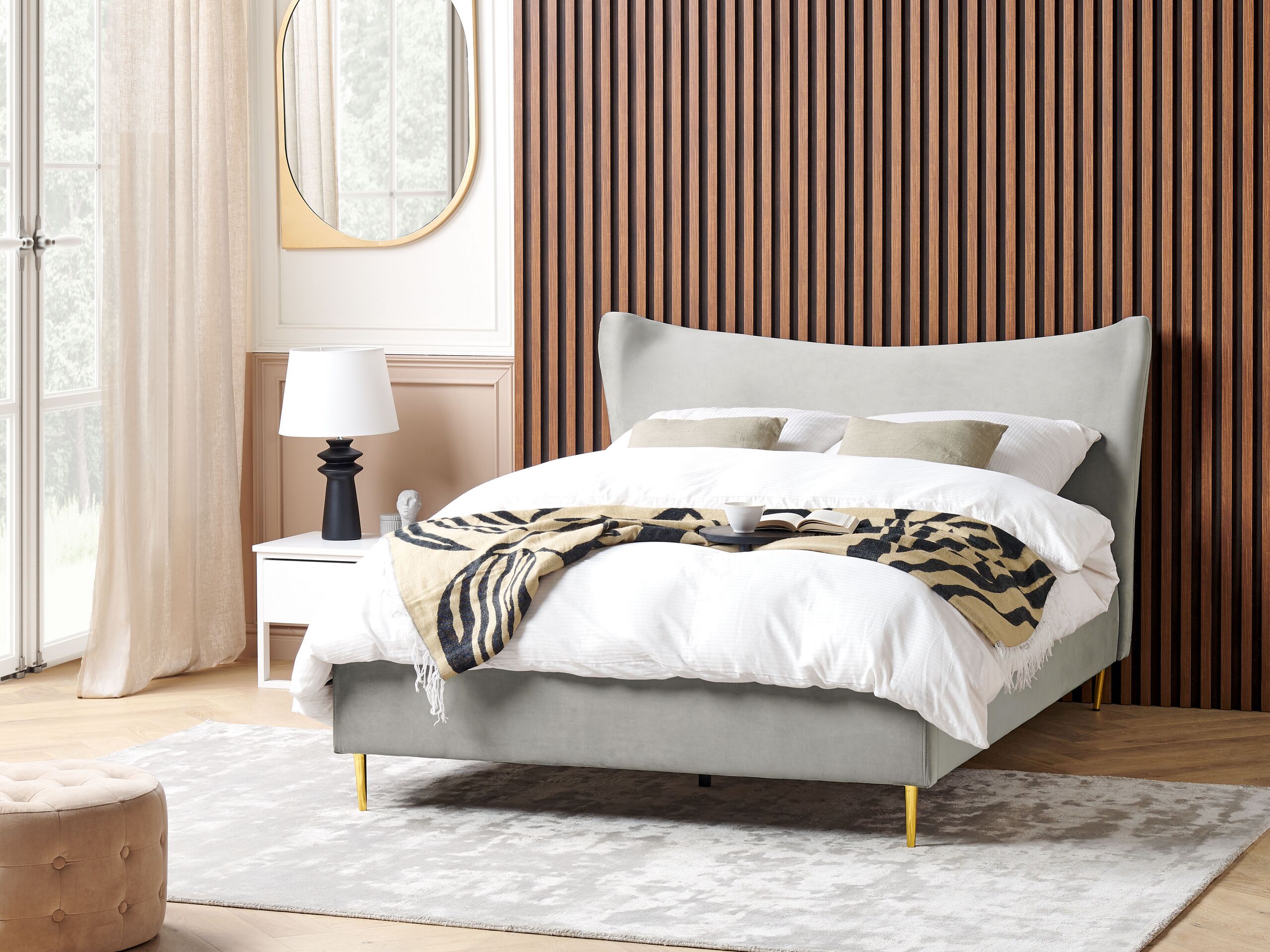 Beliani-CHALEIX -Tweepersoonsbed-Lichtgrijs-140 x 200 cm-Fluweel