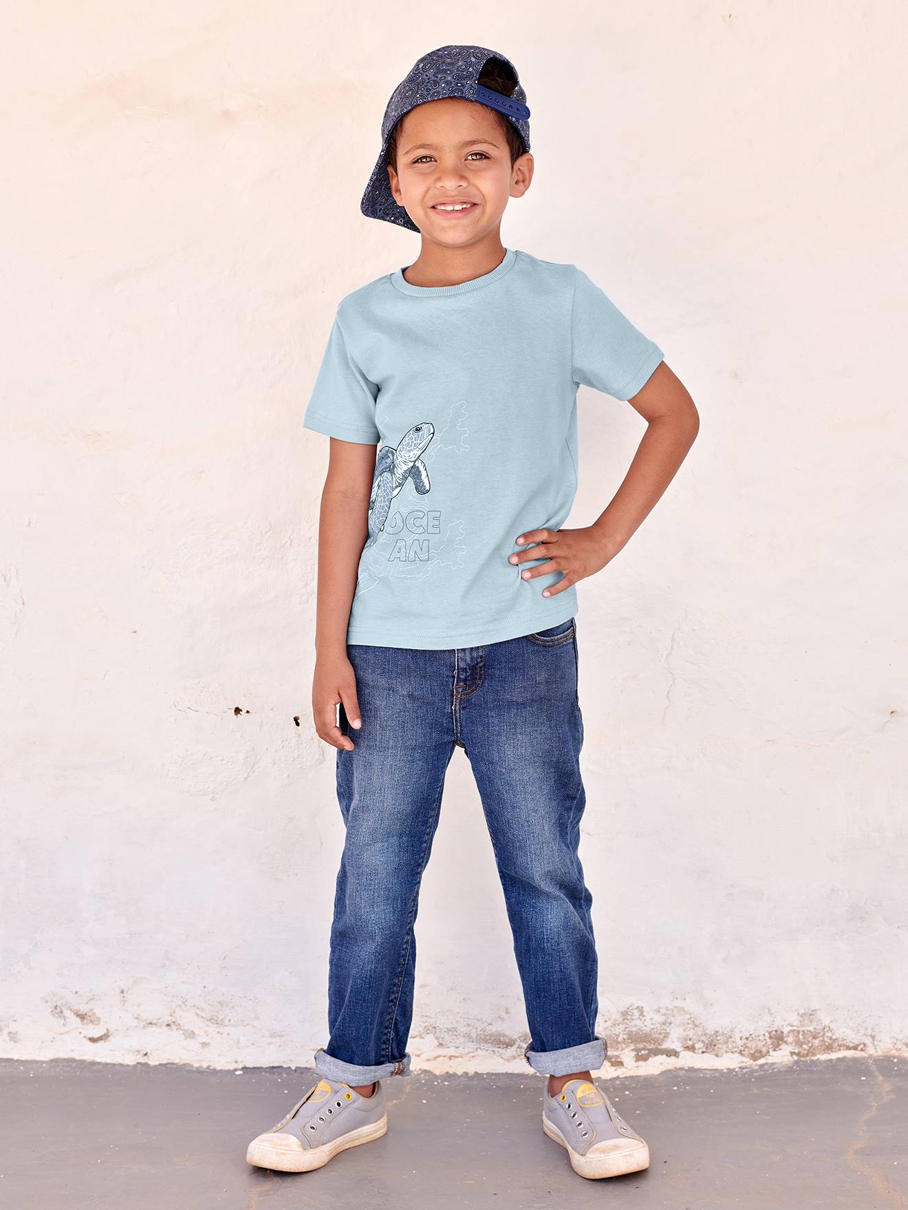 Camiseta infantil masculina em algodão orgânico com estampa de animais, verde salgueiro.