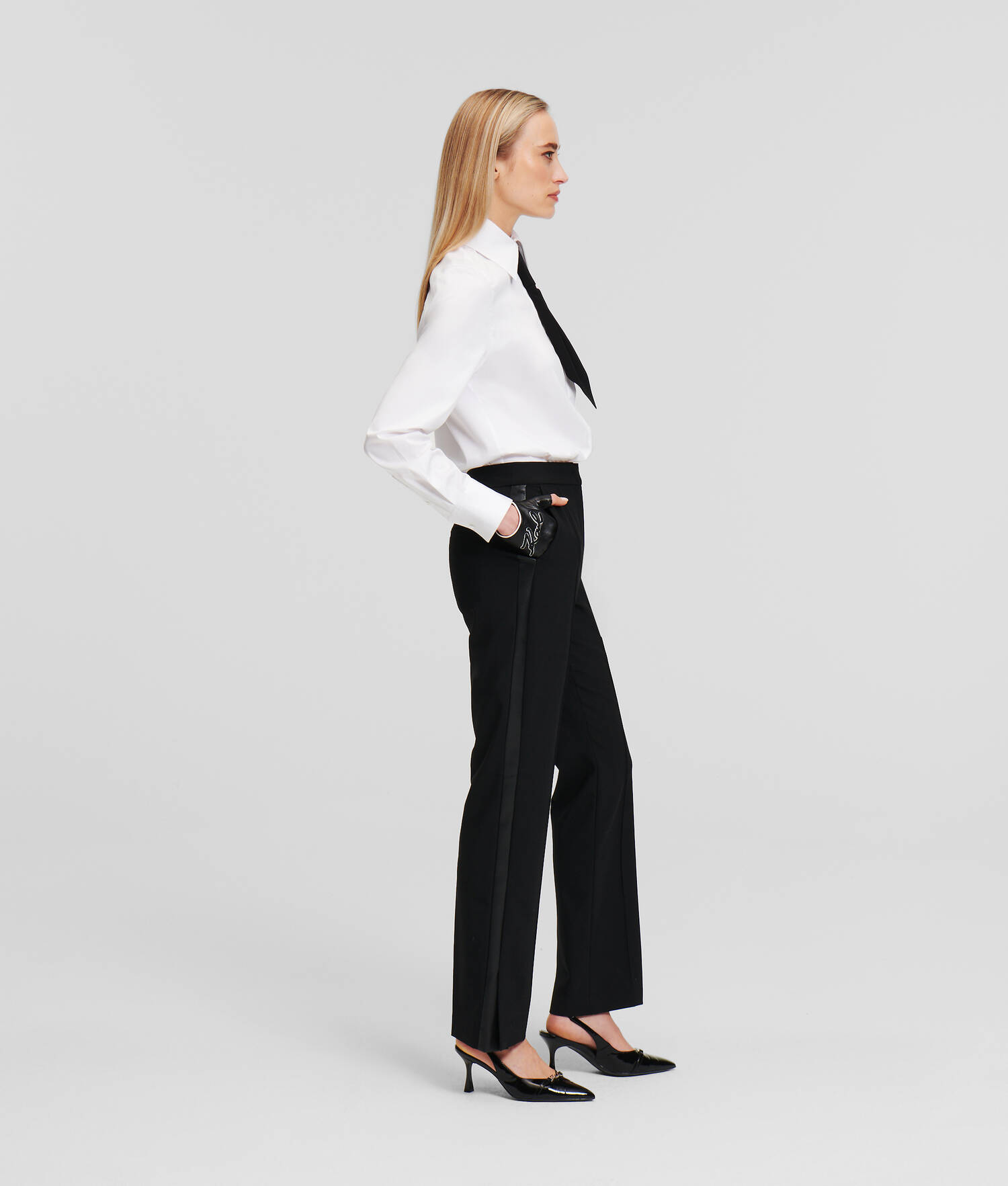 PANTALON EN SIMILI-CUIR À EMPIÈCEMENTS
