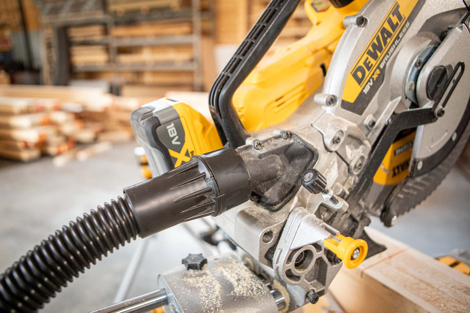 DeWALT DCS782N Accu afkort-/verstekzaag 305mm met XPS 18V XR Basic Body