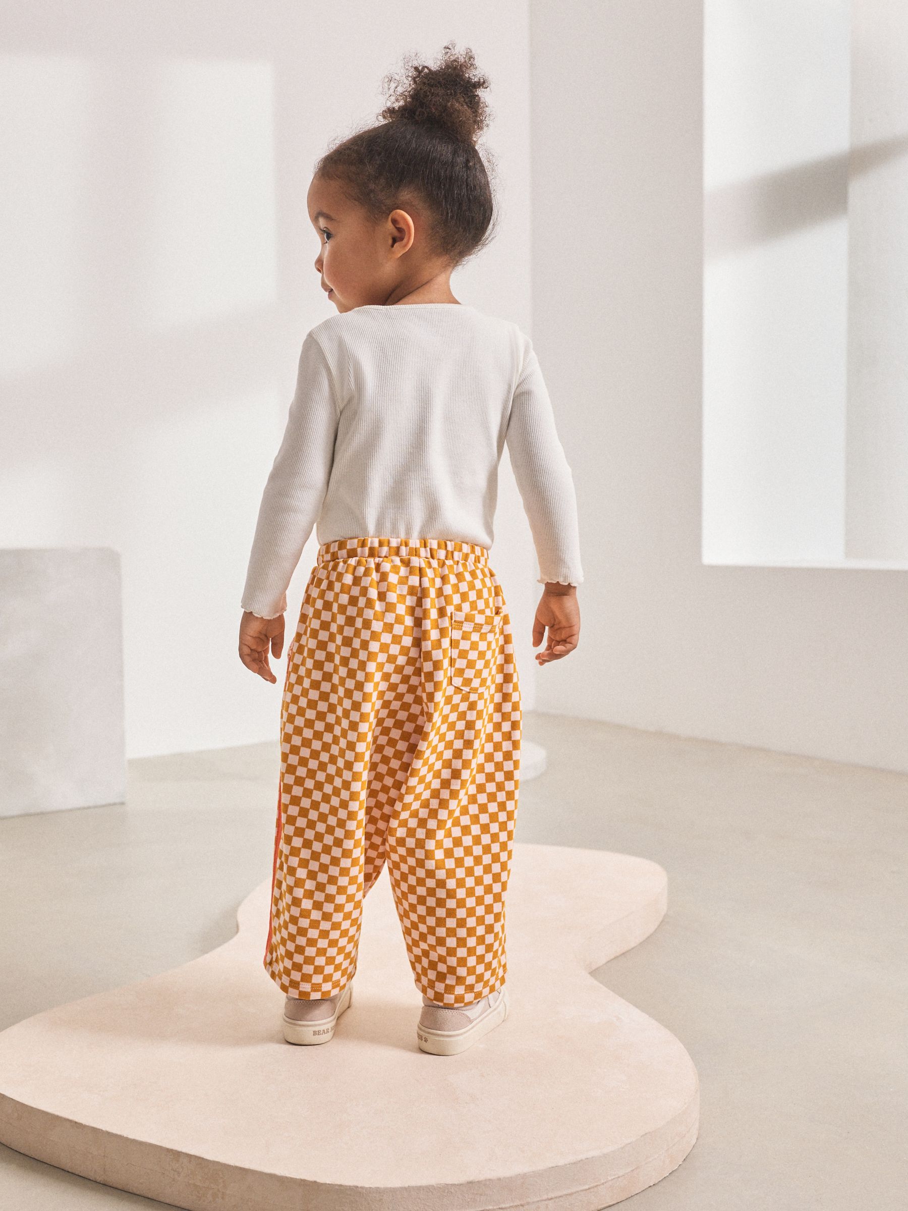 Oranje met dambordmotief - Broek met wijde kortere pijpen (3mnd -7jr)