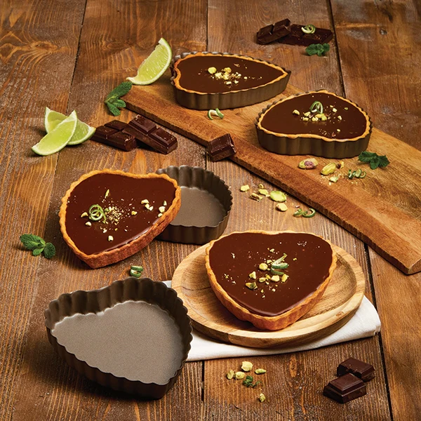 Set de 4 moules à tartelette coeur revêtement antiadhérent 11 cm Matho