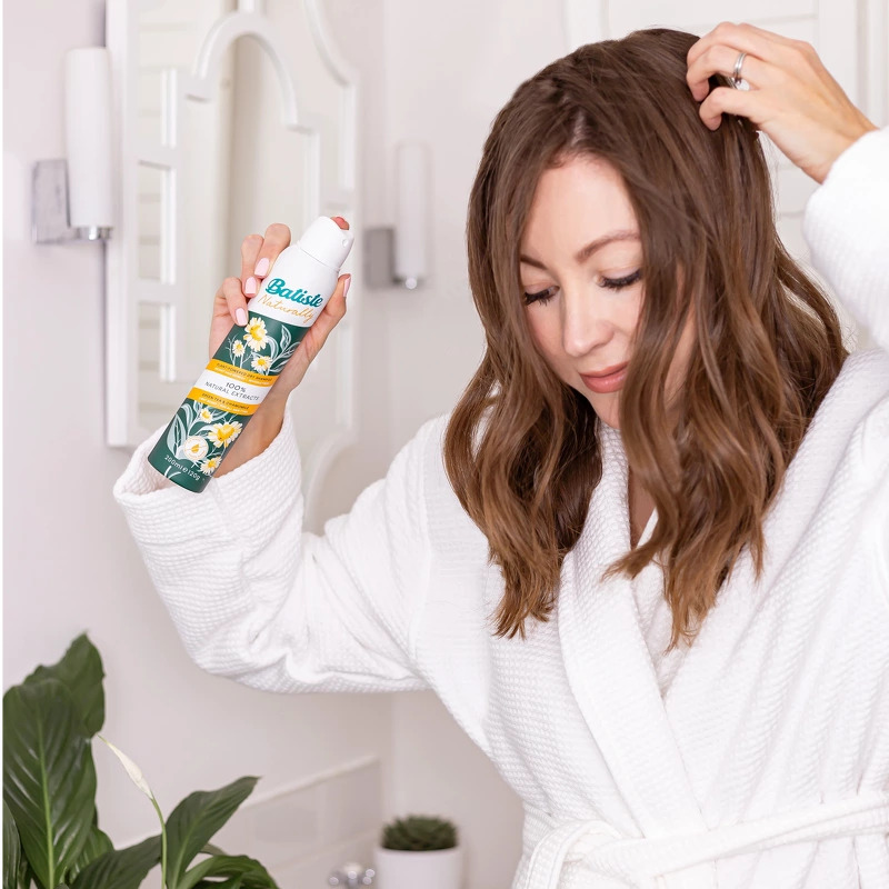 Batiste Naturally Green Tea & Chamomille Dry Shampoo 200 ml