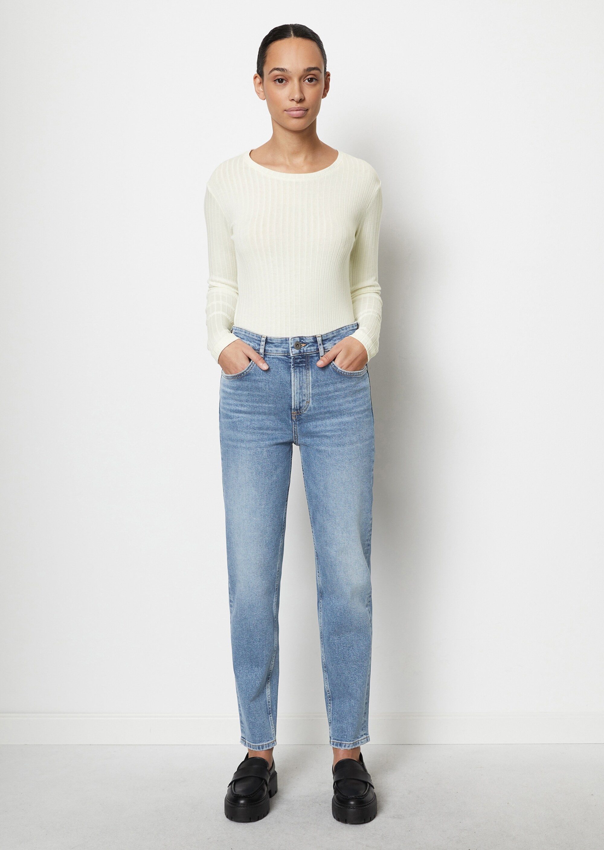 Jeans Modell MALA high waist cropped aus Organic Cotton Stretch