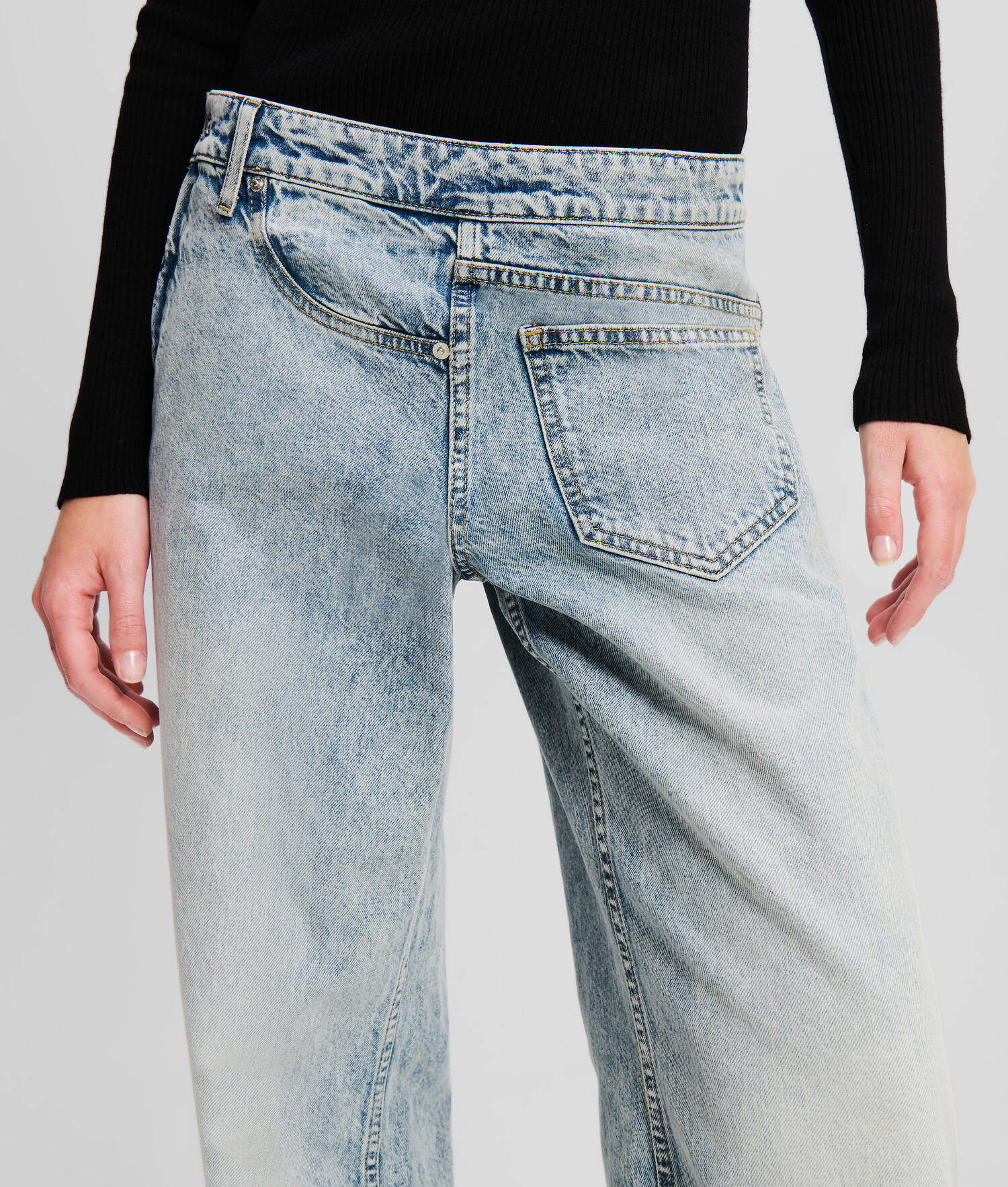 JEAN DÉCONTRACTÉ TAILLE MI-HAUTE TORSADÉ KLJ
