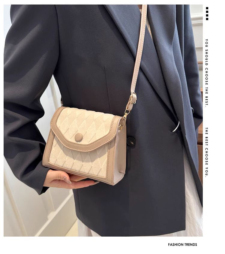Basaran - Crossbodytas met contrasterende rand en klep