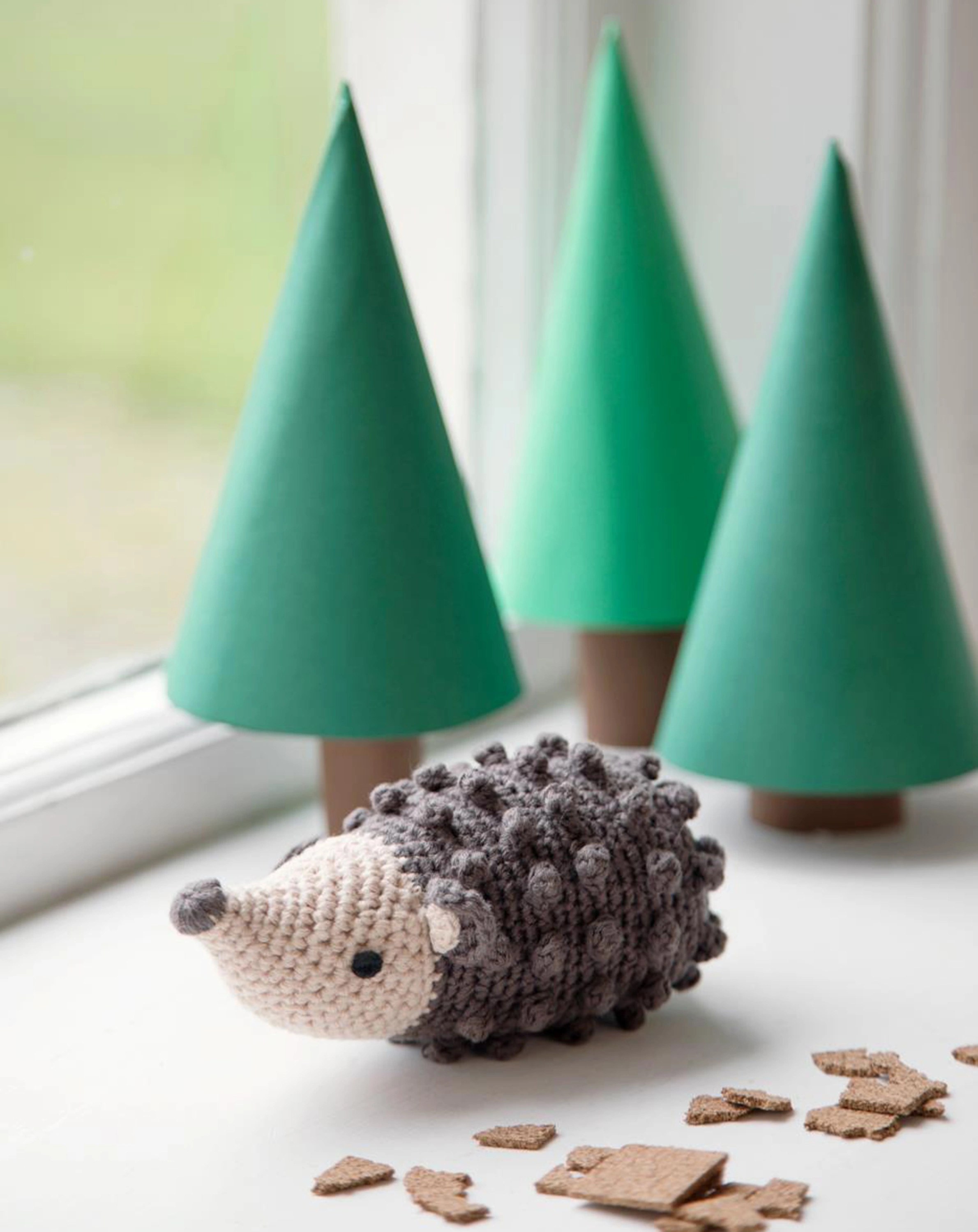 Häkelrassel ROLLY DER IGEL in grau
