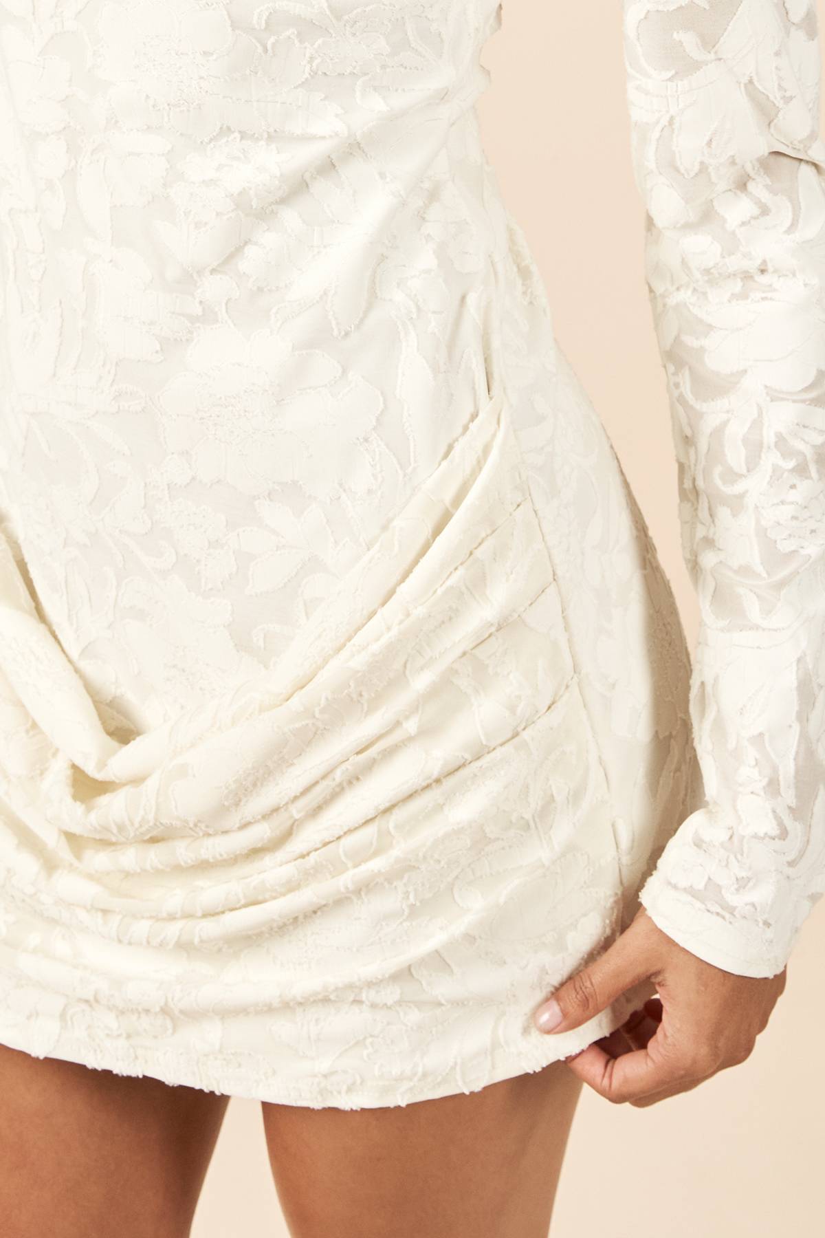 boohoo Robe Moulante À Manches Longues Avec Drapé Frontal Et Motif Floral Dévoré