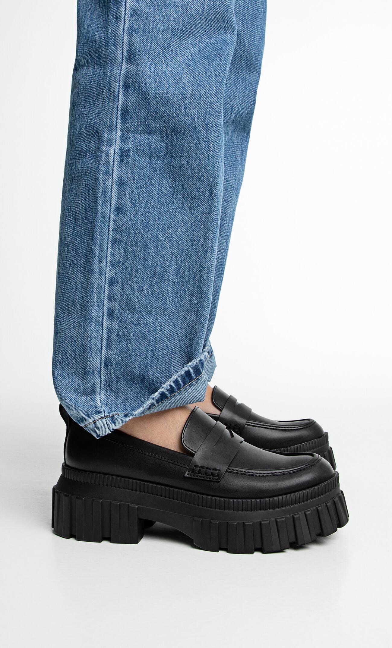 Mocassins com solado tratorado