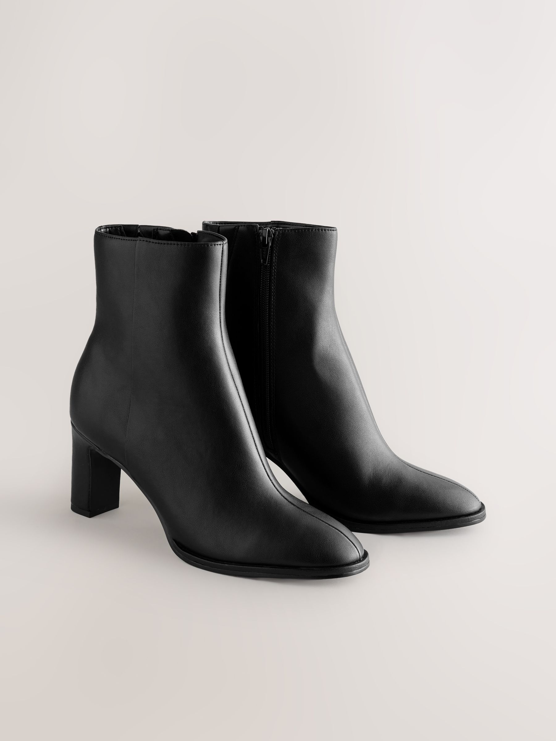Zwart - Forever Comfort® - Enkellaarzen met blokhak