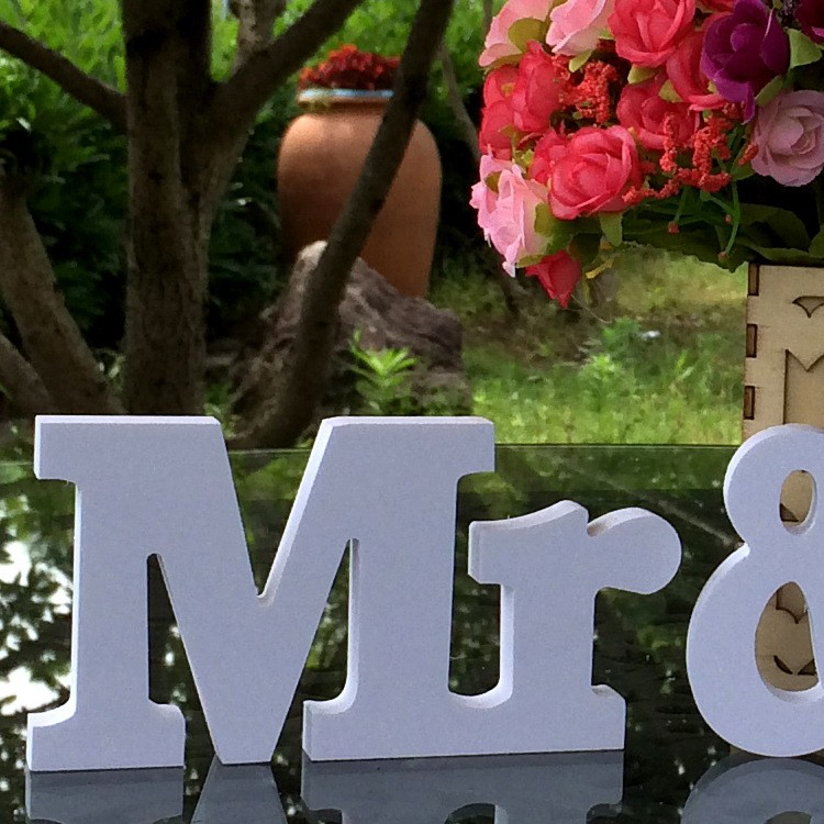 (3-tlg. Set) Buchstaben Deko Aufsteller Mr & Mrs Hochzeits Tischdekoration - Weiss